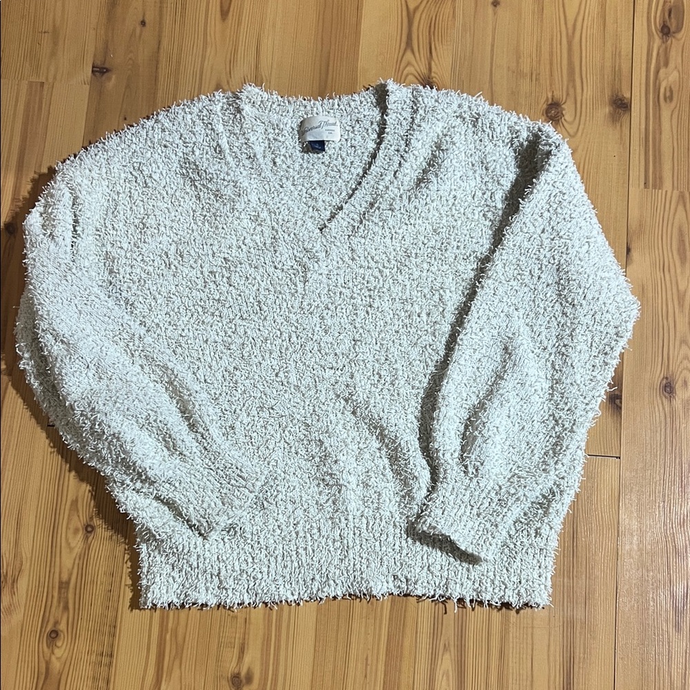 Universal Thread Cream V-Neck Sweater